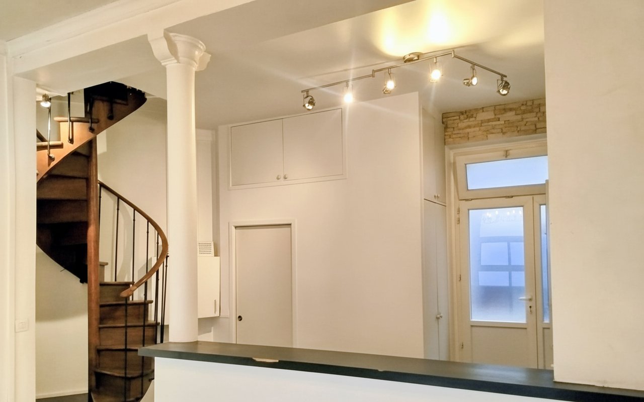 2 bedroom local commercial in Paris 15eme Arrondissement, Paris, France