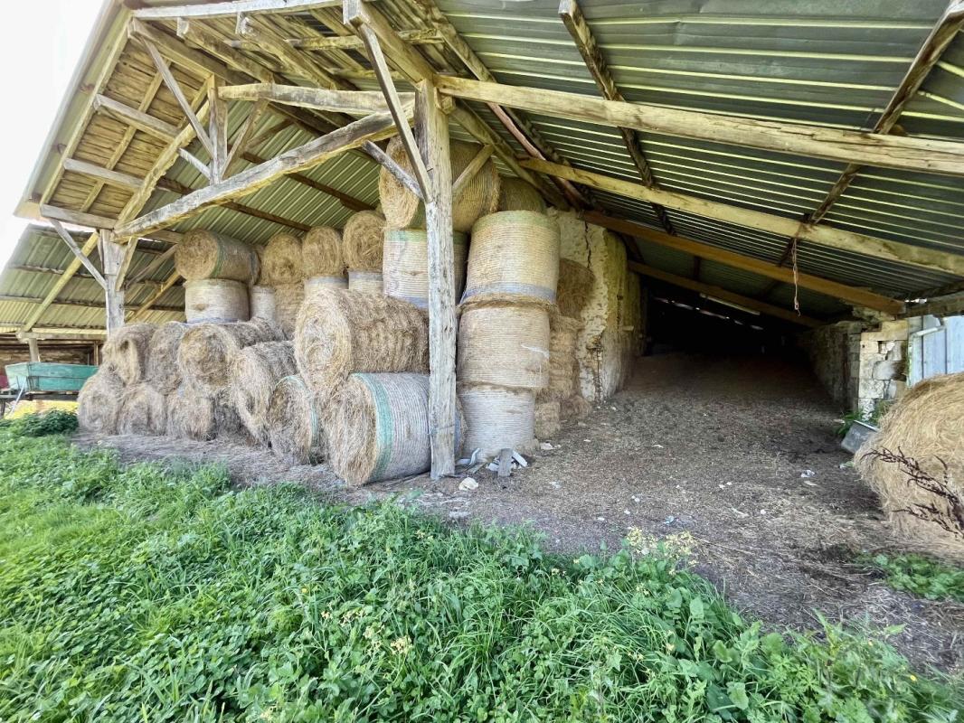 2 bedroom propriete in Pressac, Vienne, France