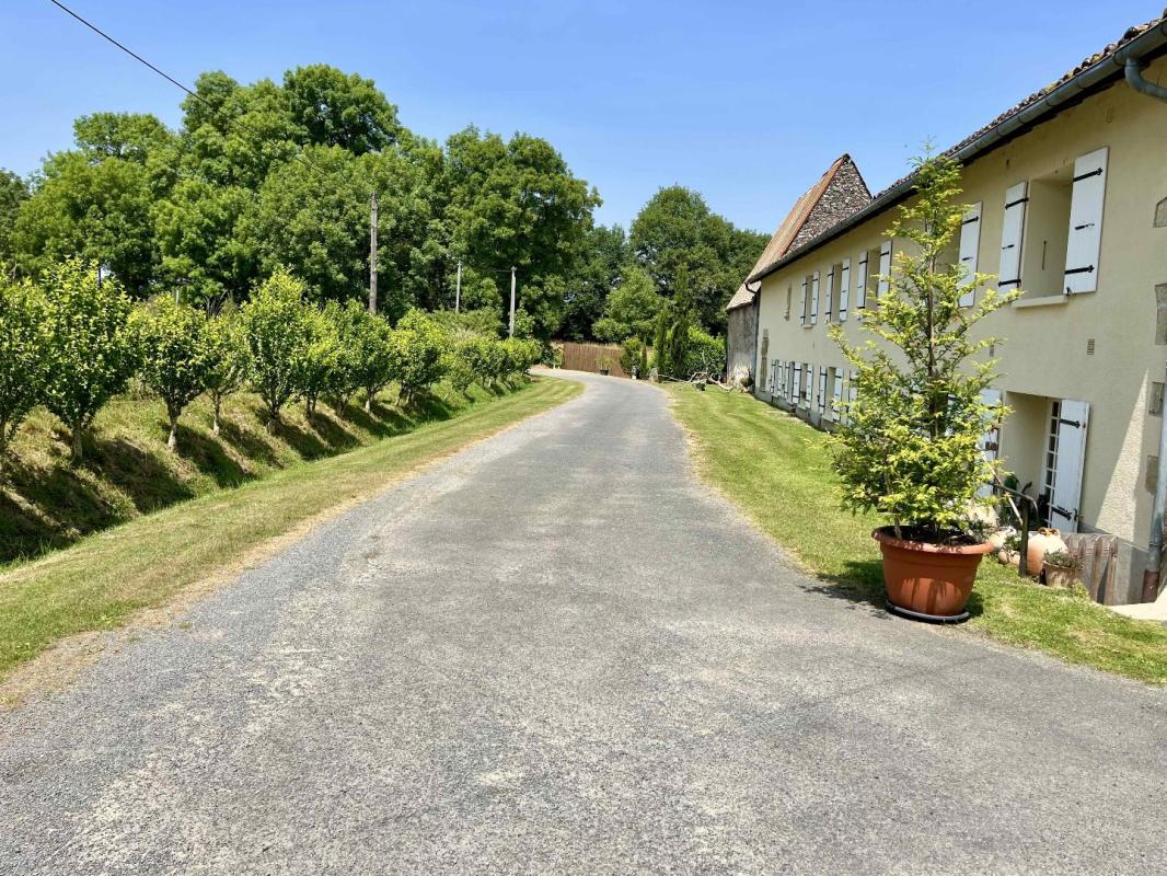 10 bedroom maison in Ansac Sur Vienne, Charente, France