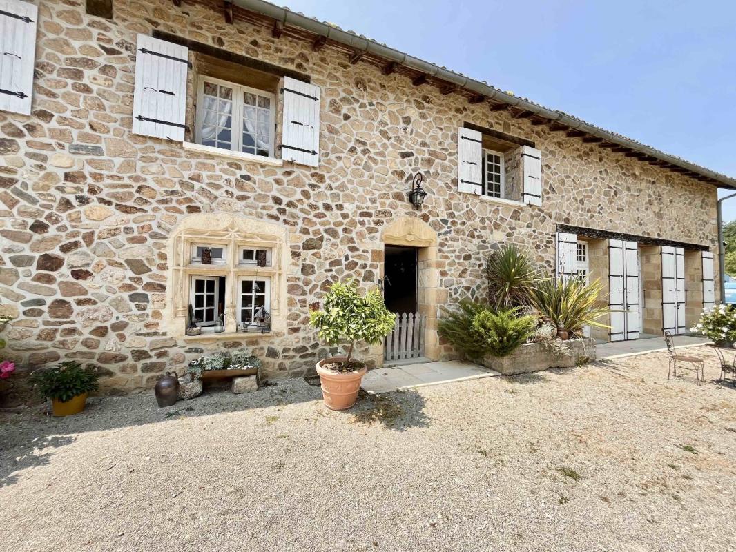 10 bedroom maison in Ansac Sur Vienne, Charente, France
