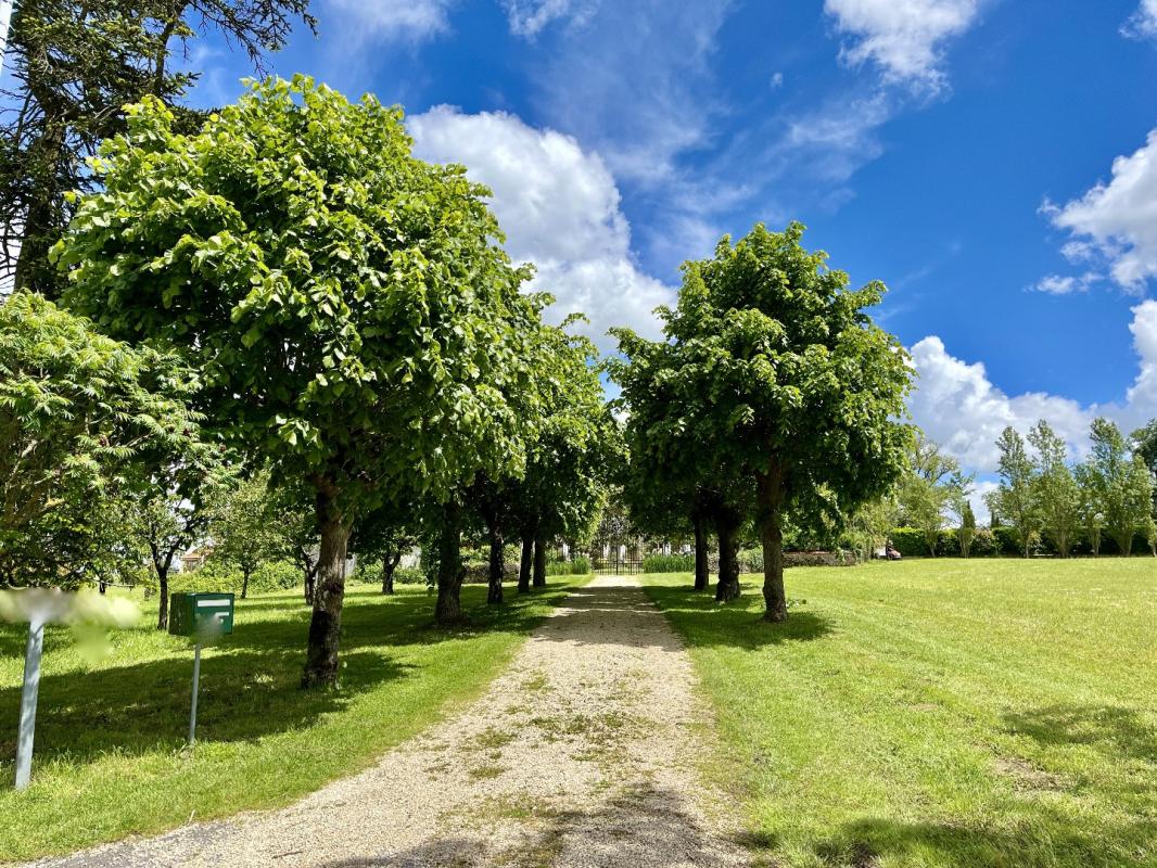 5 bedroom manoir in Pressac, Vienne, France