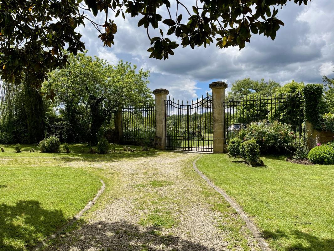 5 bedroom manoir in Pressac, Vienne, France