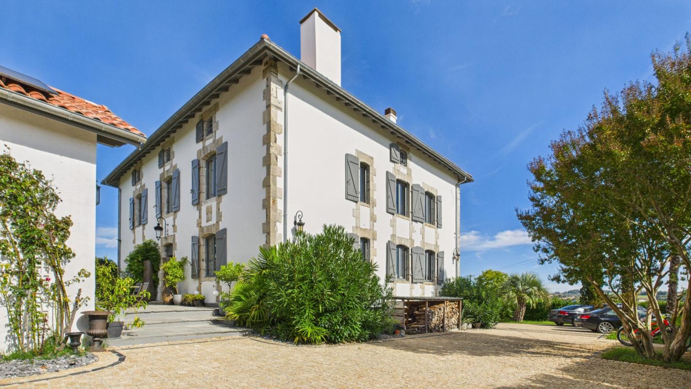 6 bedroom demeure in Guiche, Pyrénées-Atlantiques, France