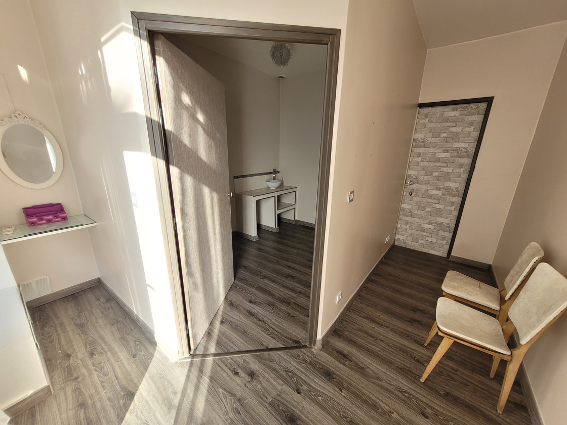 Commercial in Saint Genies De Fontedit, Herault, France – sm35000ee