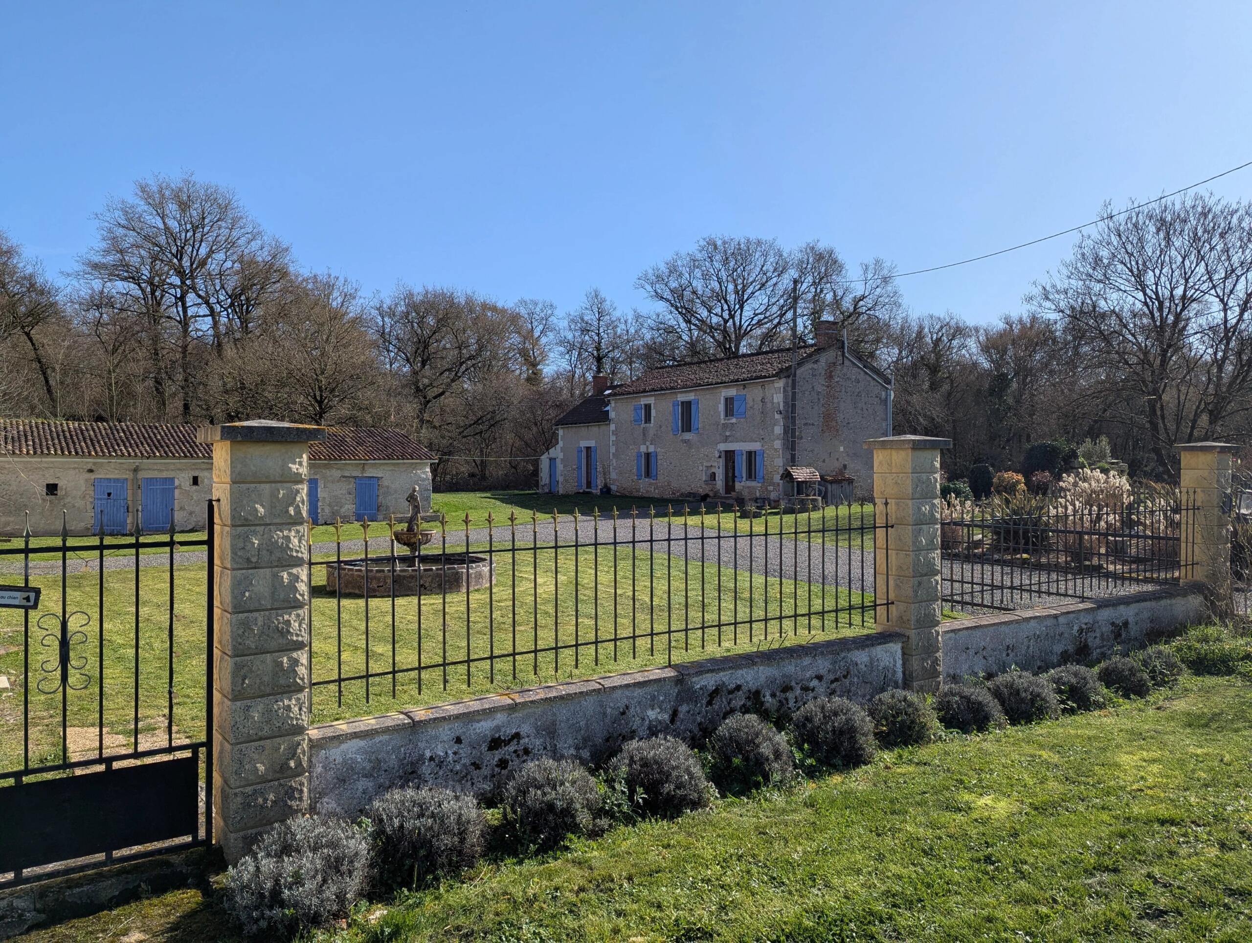 Stunning country estate 10 minutes from Saint Savin (Vienne), Poitou-Charentes – France – BVI84396