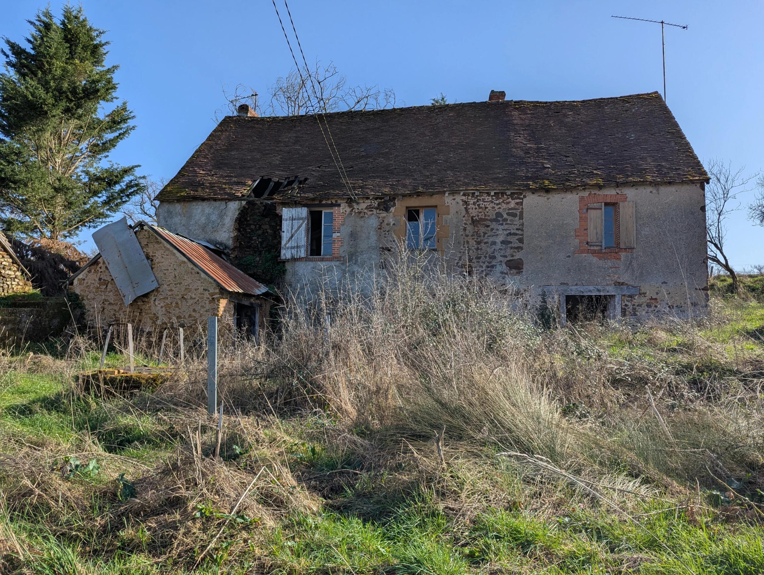 A complete renovation project with beautiful views, Centre – France – BVI84341