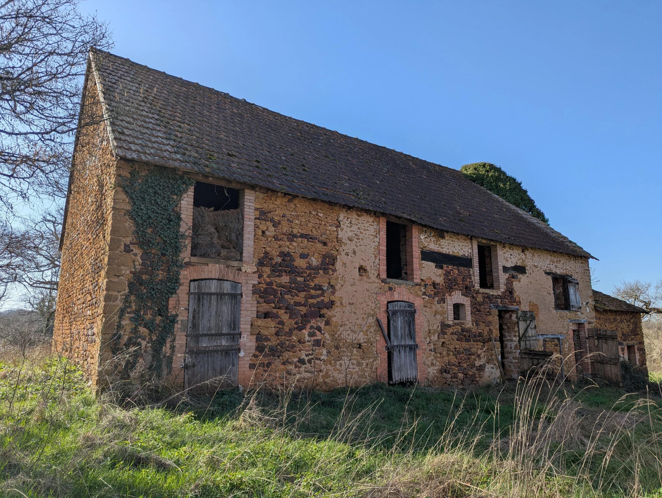 A complete renovation project with beautiful views, Centre – France – BVI84341