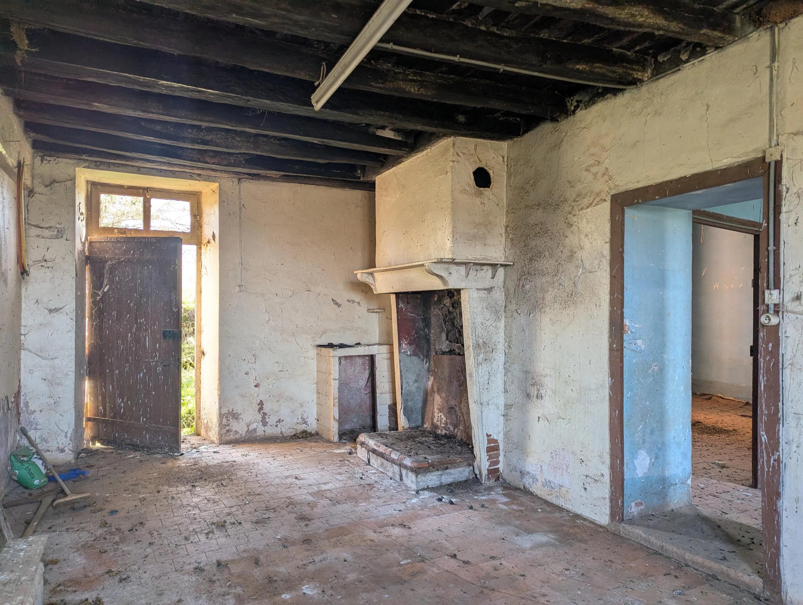 A complete renovation project with beautiful views, Centre – France – BVI84341