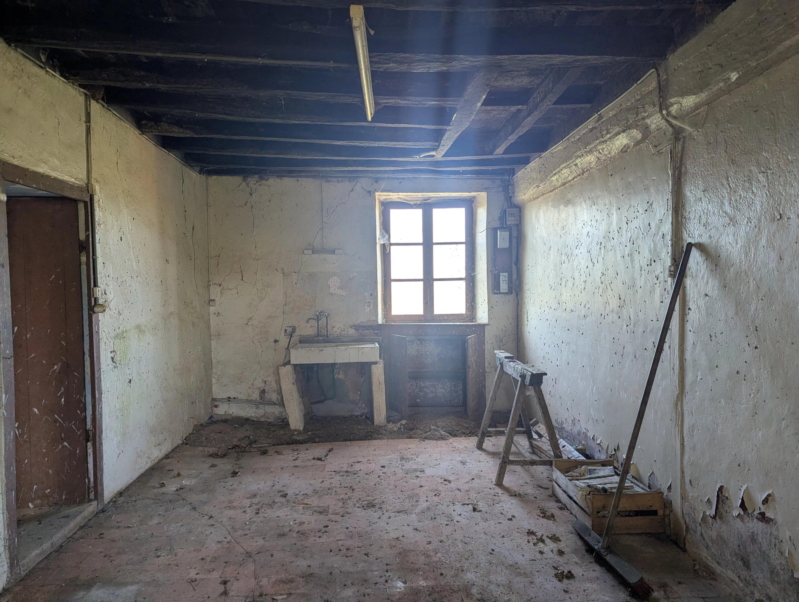 A complete renovation project with beautiful views, Centre – France – BVI84341