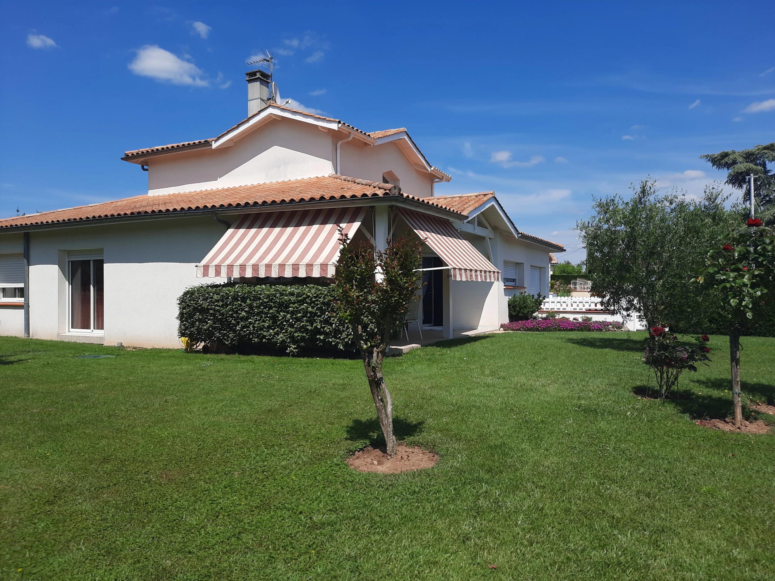 Lovely contemporary home with garden and garage close to the center of town, Aquitaine – France – BVI84418