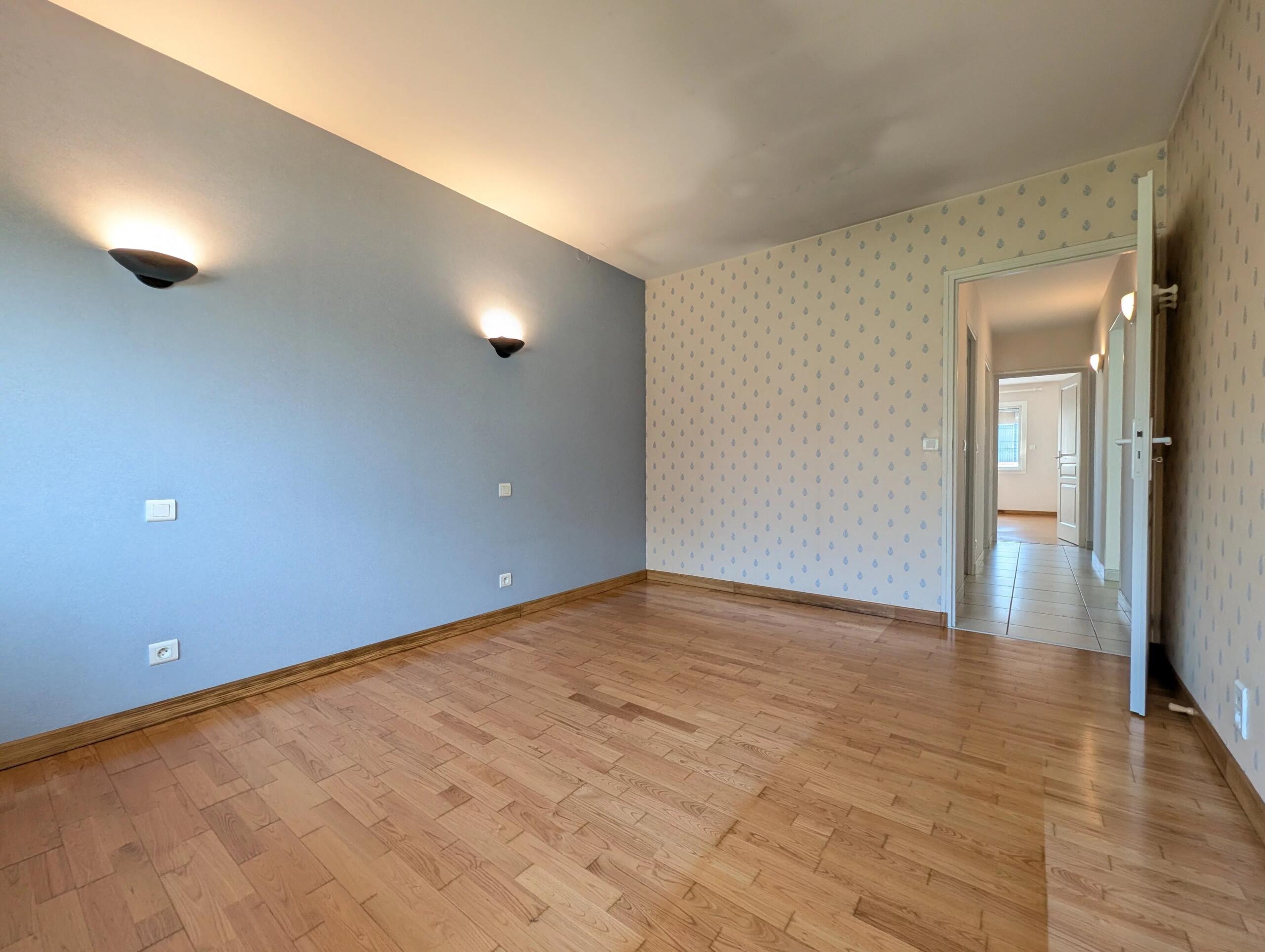 Lovely contemporary home with garden and garage close to the center of town, Aquitaine – France – BVI84418