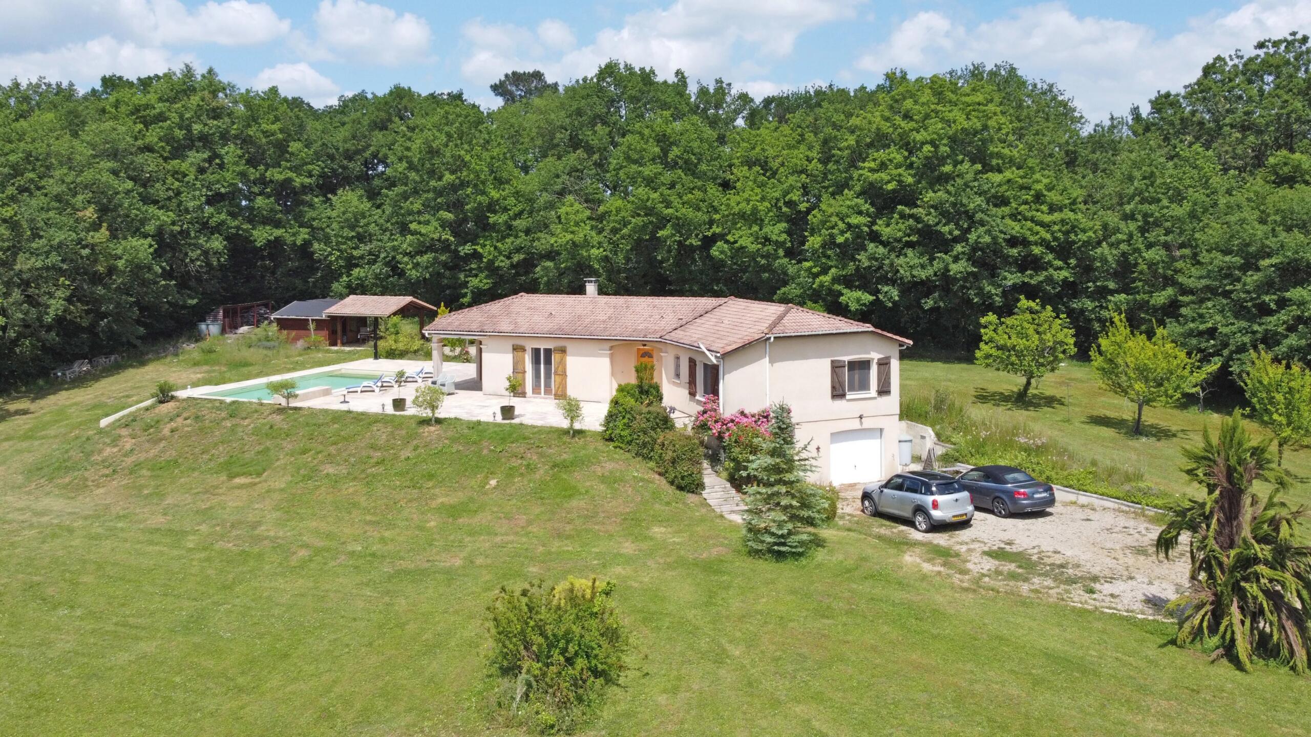 3 bed villa with fabulous swimming pool and extensive countryside views, Aquitaine – France – BVI79165