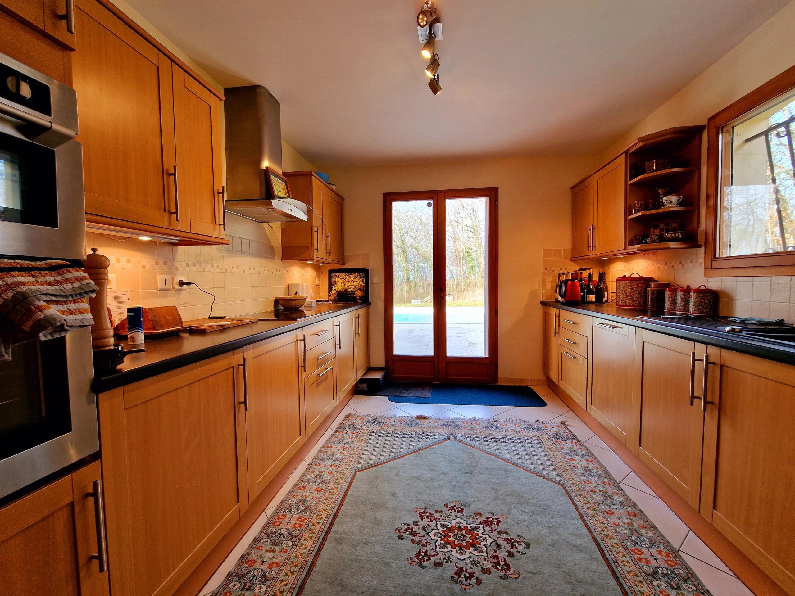 3 bed villa with fabulous swimming pool and extensive countryside views, Aquitaine – France – BVI79165