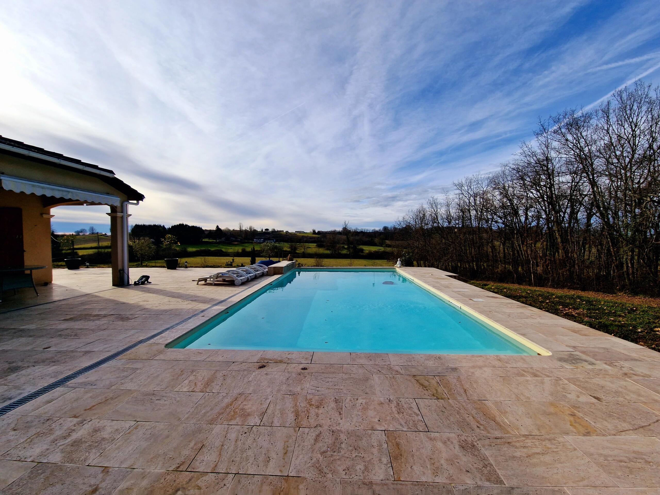 3 bed villa with fabulous swimming pool and extensive countryside views, Aquitaine – France – BVI79165