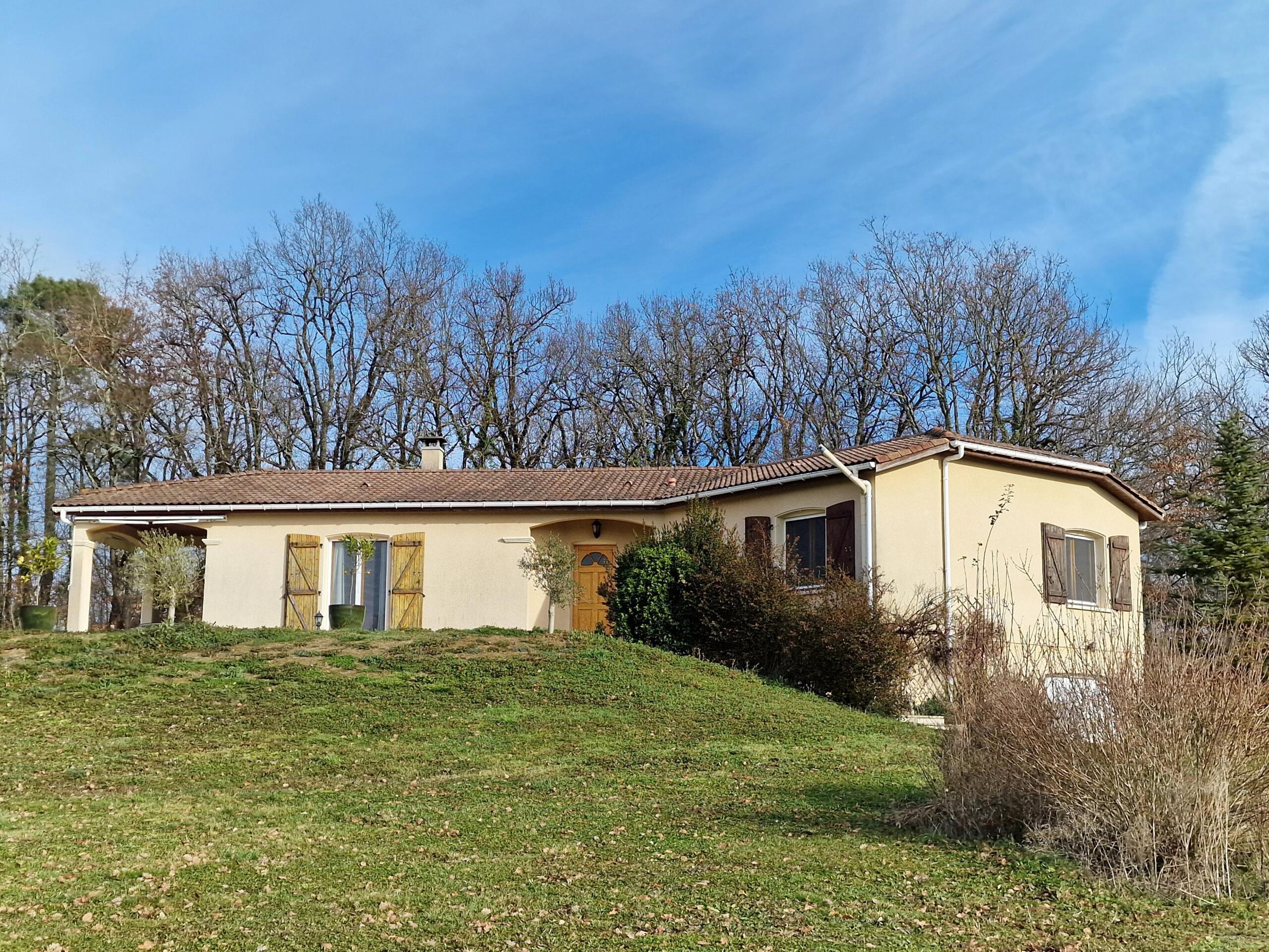 3 bed villa with fabulous swimming pool and extensive countryside views, Aquitaine – France – BVI79165