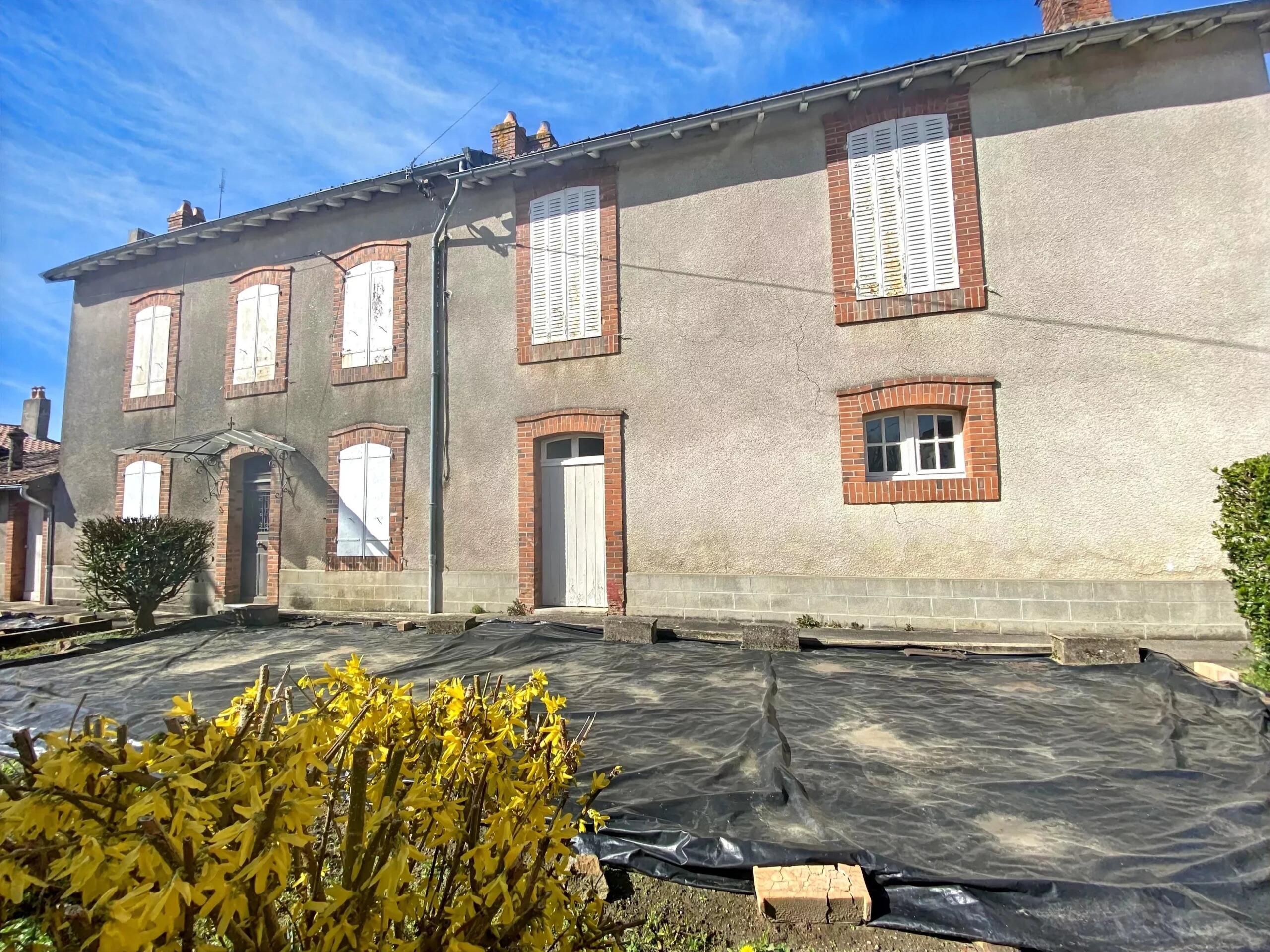 Renovation project very near to Bellac, Limousin – France – BVI71972