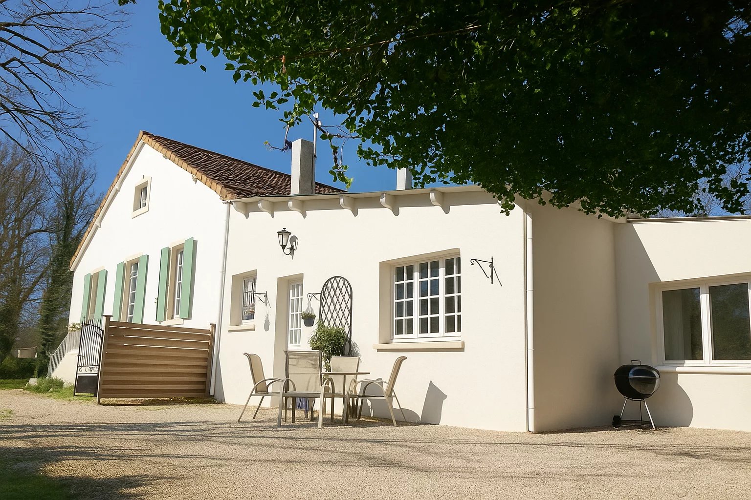 Attractive property with amazing living area and large, private grounds, Poitou-Charentes – France – BVI81980