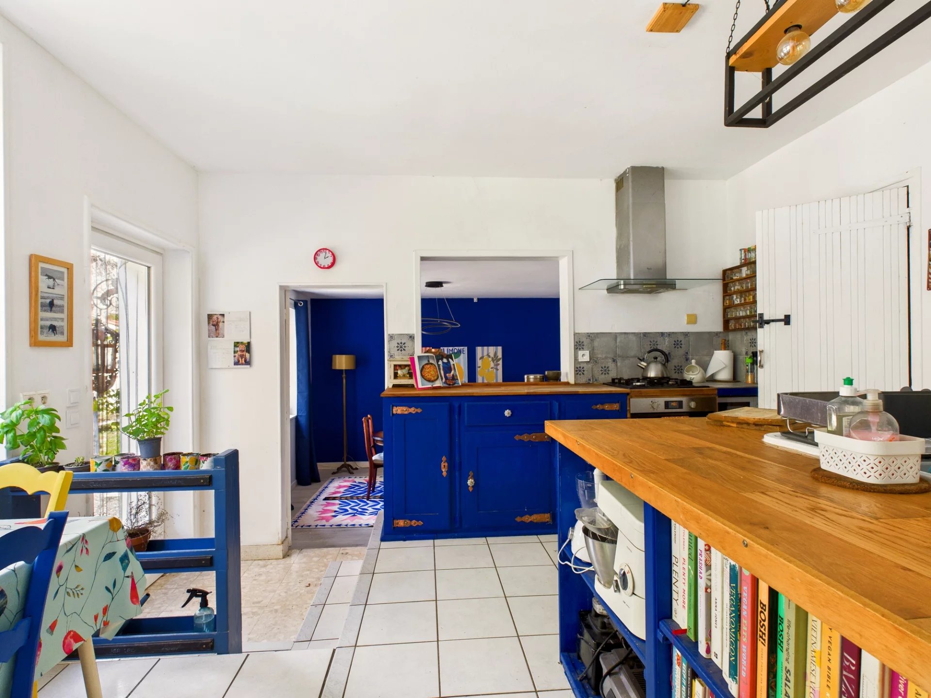 Attractive property with amazing living area and large, private grounds, Poitou-Charentes – France – BVI81980