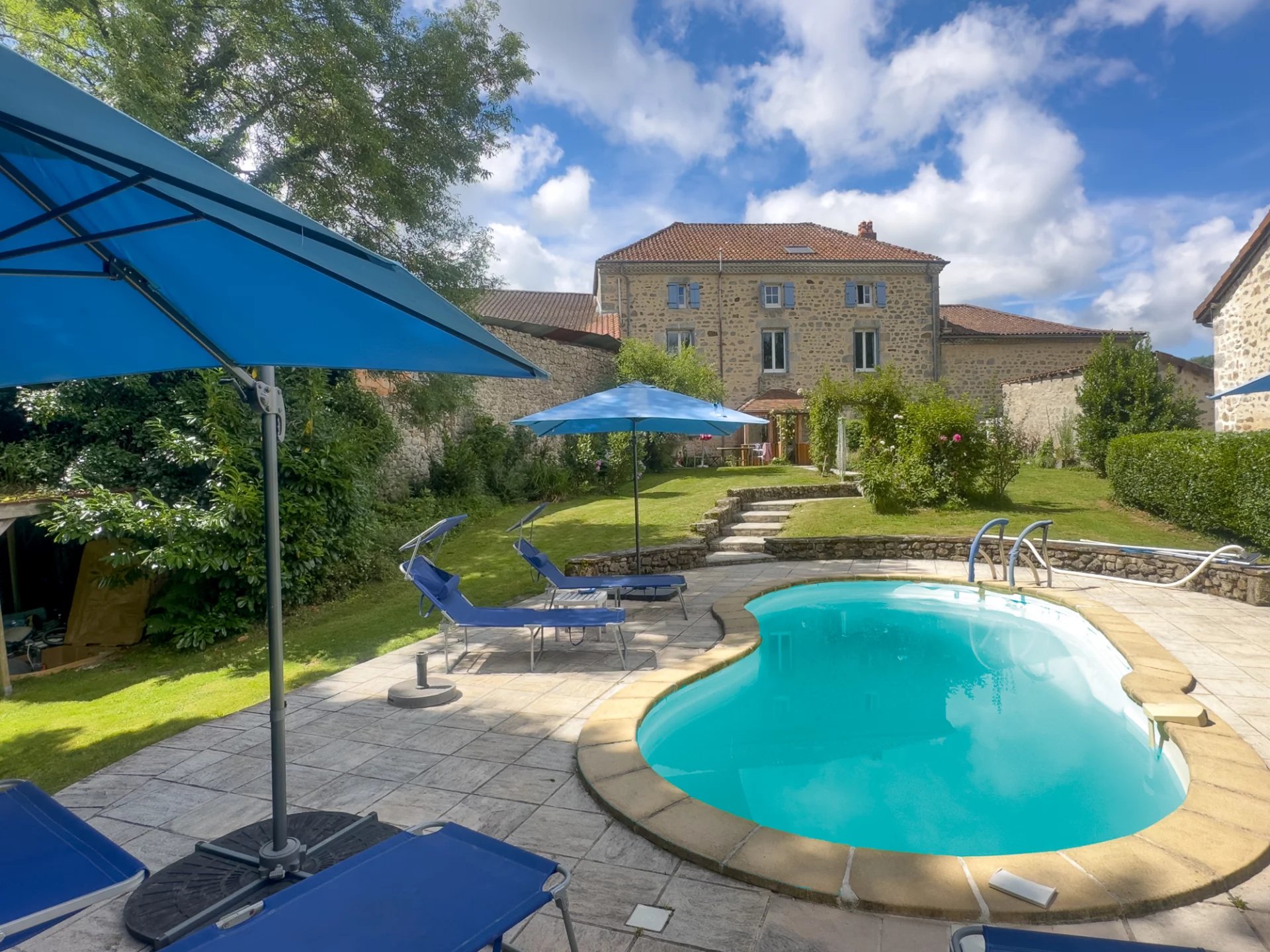 Spacious pretty stone maison de maitre with pool and small lake., Limousin – France – BVI76336
