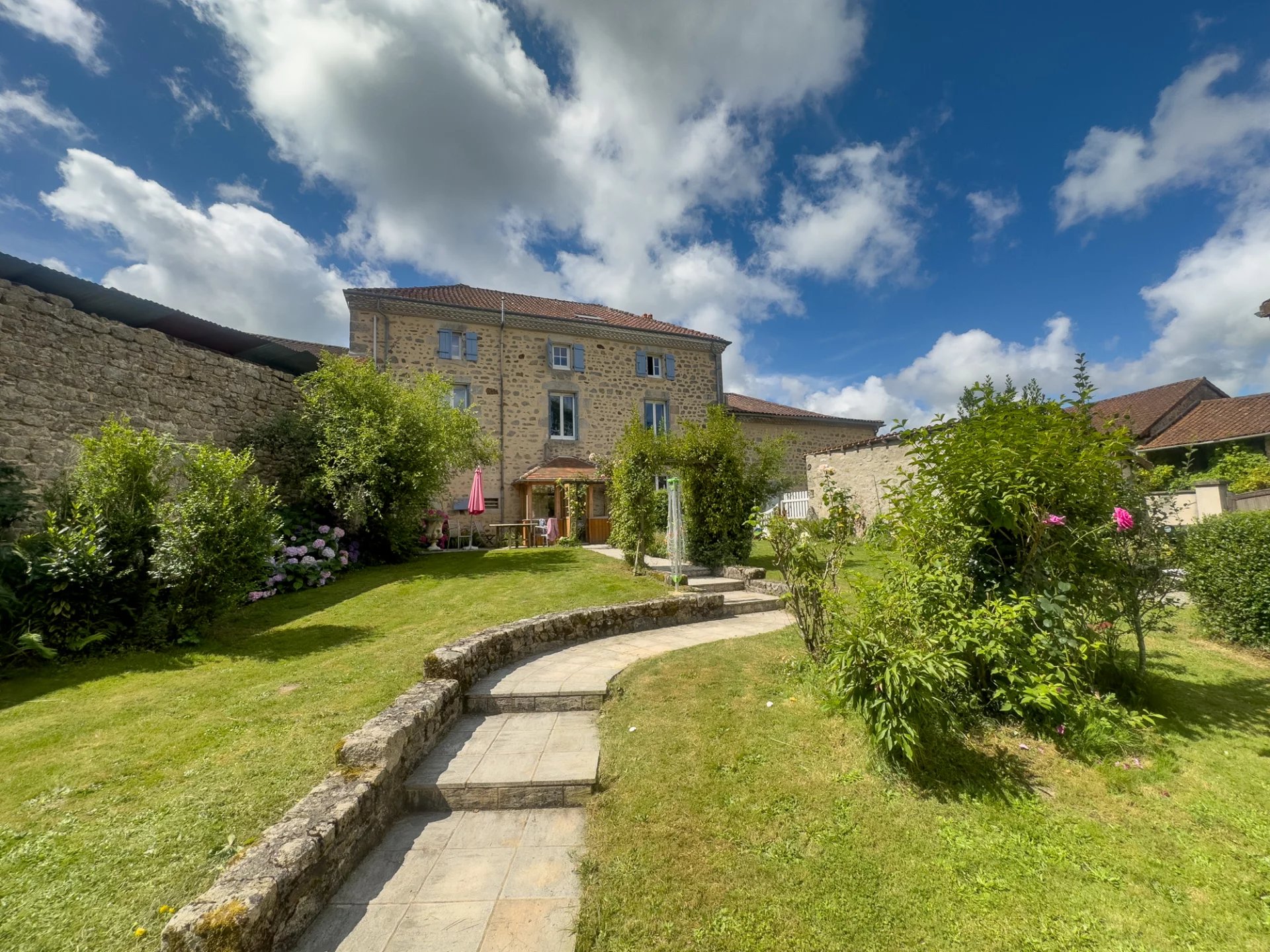 Spacious pretty stone maison de maitre with pool and small lake., Limousin – France – BVI76336