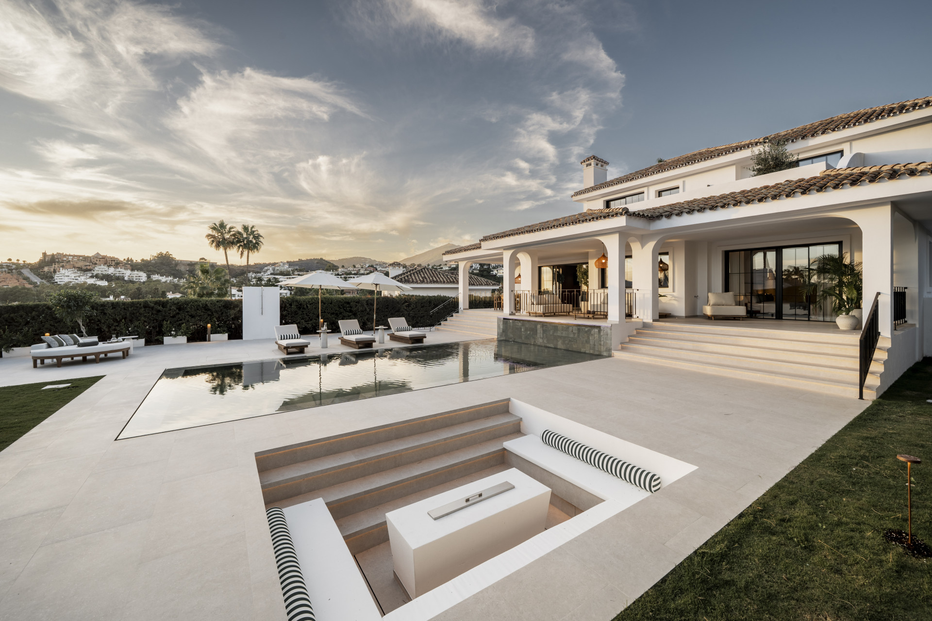 5 bedroom Villa in Marbella, Malaga, Spain – 428-05235D