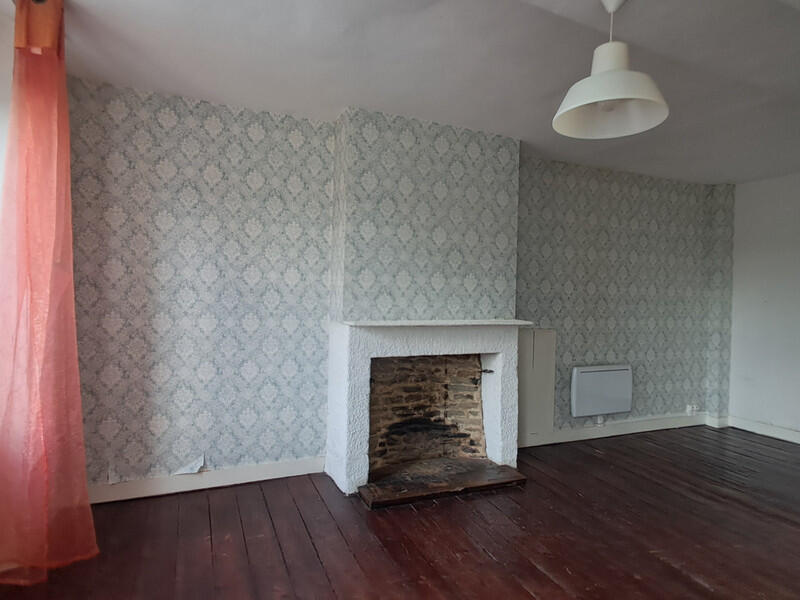 Charming village house with generous living spaces, ideal for a family project or a profitable rental investment