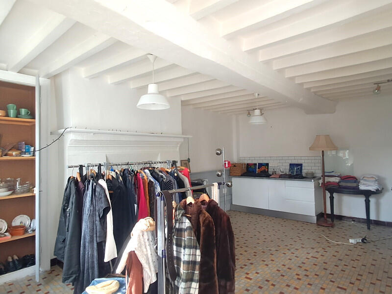 Charming village house with generous living spaces, ideal for a family project or a profitable rental investment