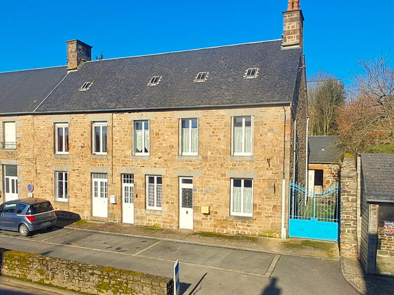 Charming village house with generous living spaces, ideal for a family project or a profitable rental investment