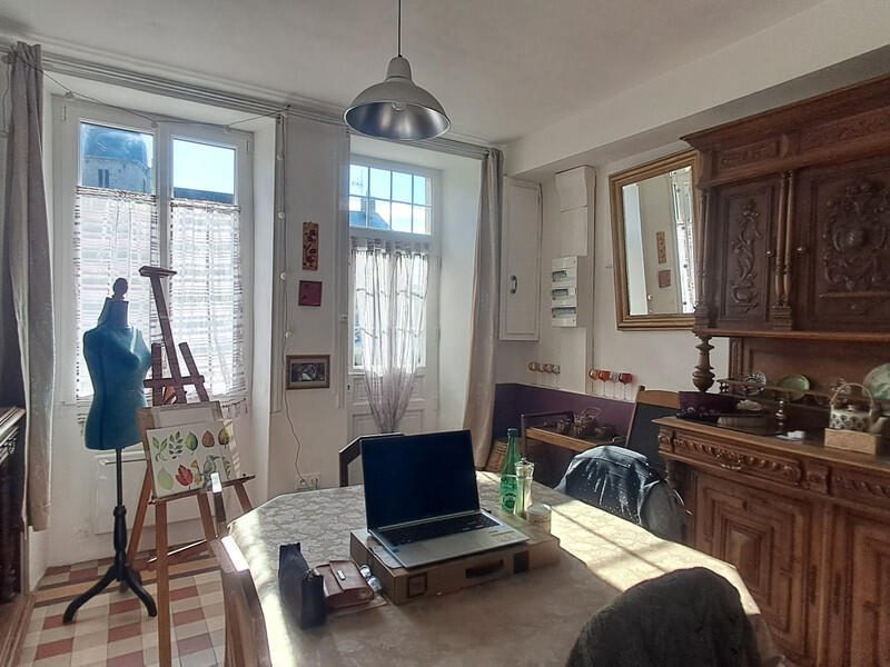 Charming village house with generous living spaces, ideal for a family project or a profitable rental investment