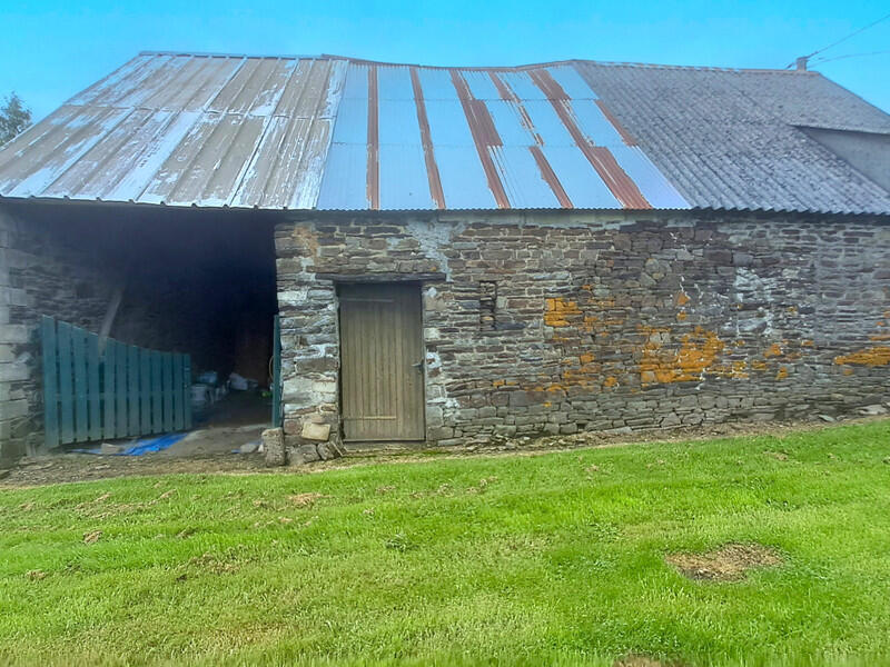 Charming country house with land and outbuildings, ideal for a young couple seeking peace and space