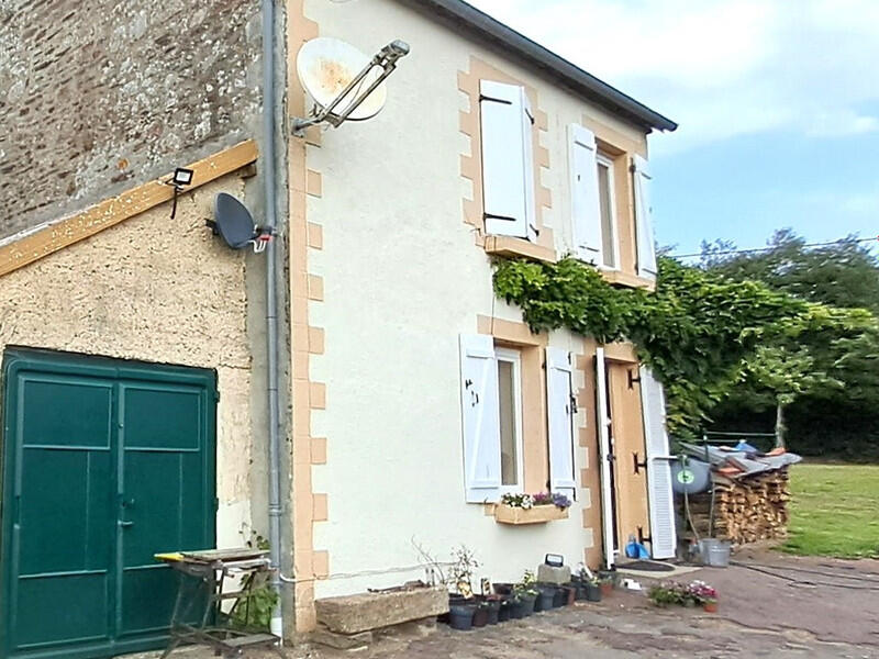 Charming country house with land and outbuildings, ideal for a young couple seeking peace and space