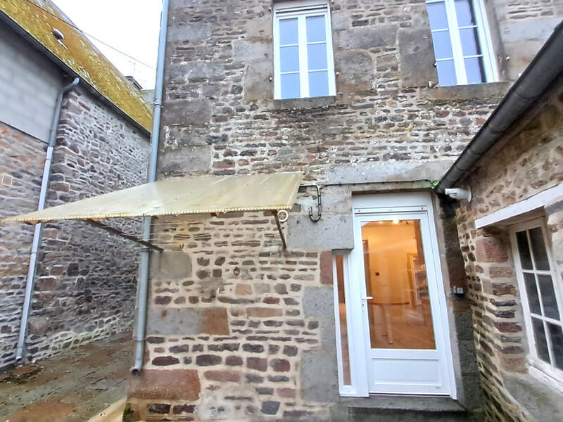 Exceptional, perfectly maintained Townhouse, ideally located close to all amenities in Tinchebray-Bocage, Orne, Normandy