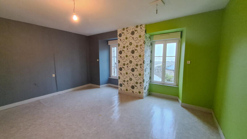 Exceptional, perfectly maintained Townhouse, ideally located close to all amenities in Tinchebray-Bocage, Orne, Normandy