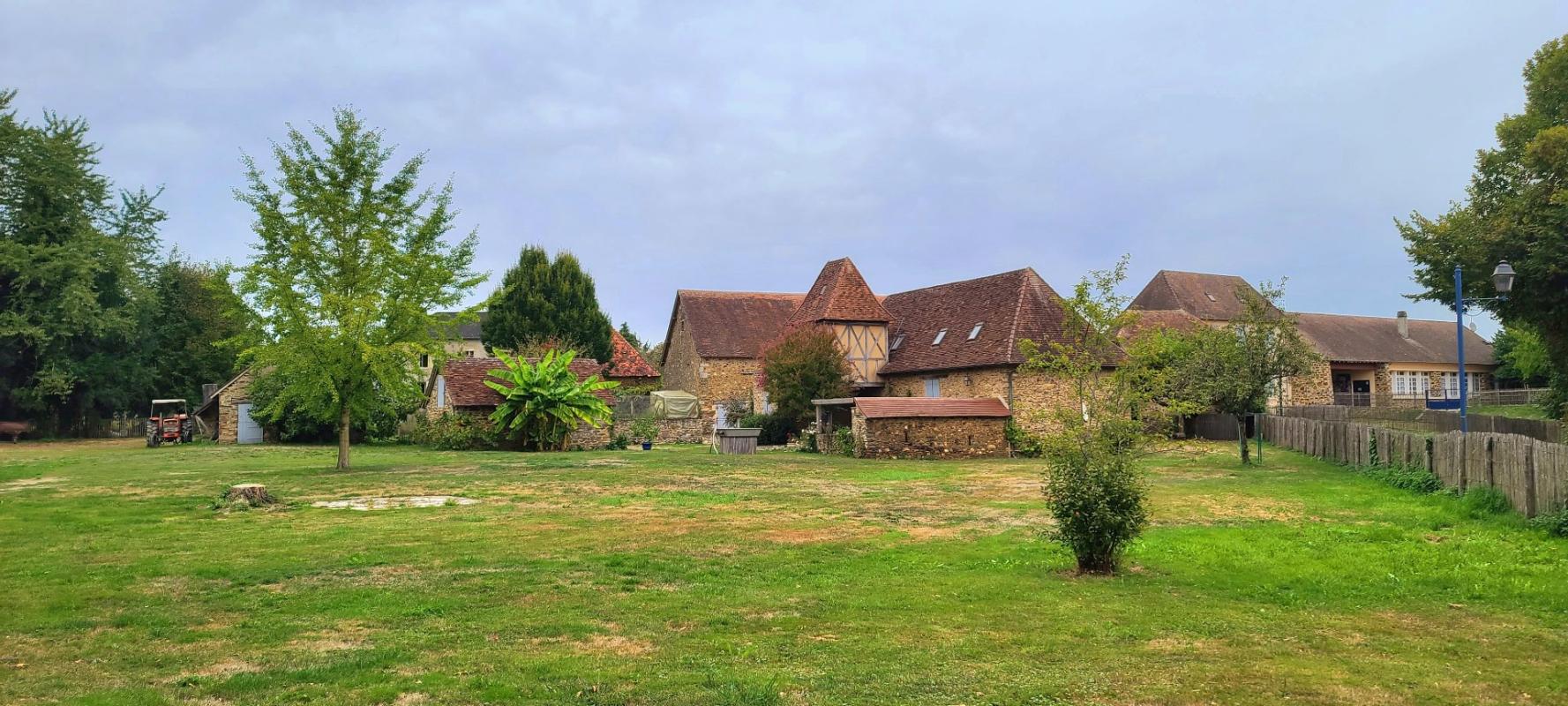 4 bedroom maison in Saint Yrieix La Perche, Haute-Vienne, France