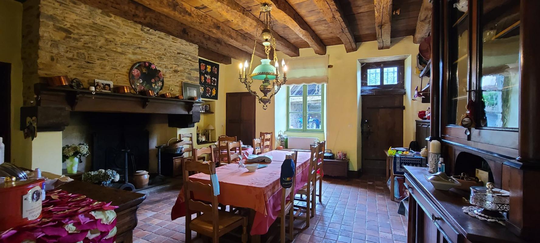 4 bedroom maison in Saint Yrieix La Perche, Haute-Vienne, France