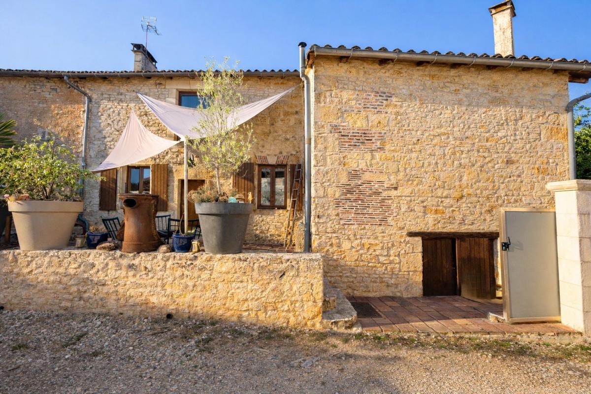 2 bedroom demeure in Ventouse, Charente, France