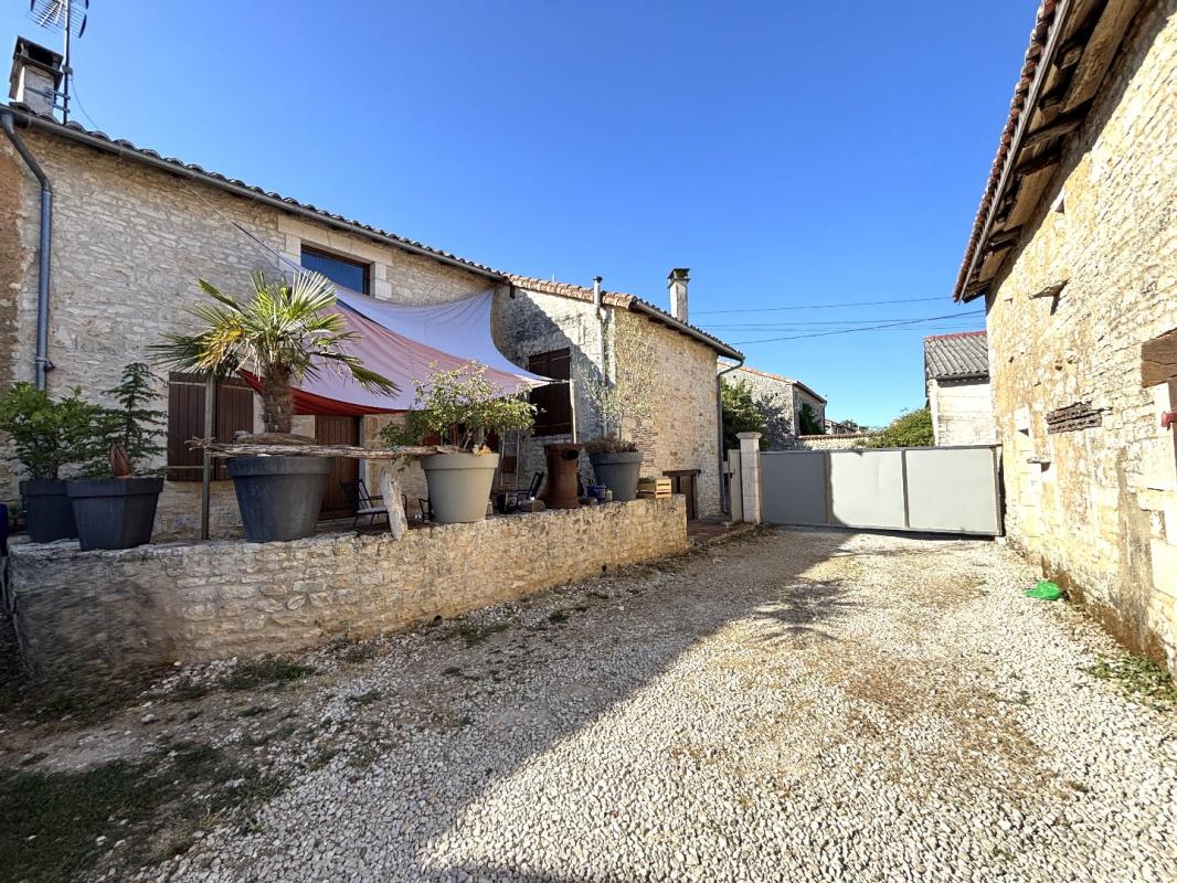 2 bedroom demeure in Ventouse, Charente, France