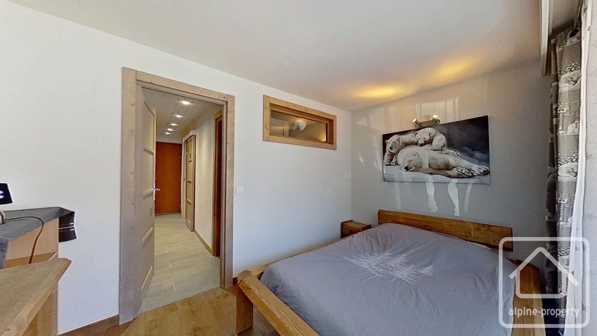 Renovated Two-bedroom Apartment Located In The Town Centre, Sold Furnished With Cellar And Ski Locker. – CLUB