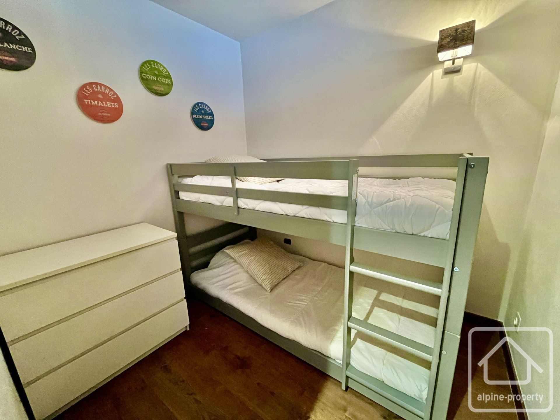 Renovated Two-bedroom Apartment Located In The Town Centre, Sold Furnished With Cellar And Ski Locker. – CLUB