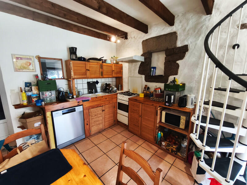 A true haven of peace in the countryside, comprising 5 independent accommodations, perfectly suited for the development of gîtes or seasonal rentals dedicated to ecotourism