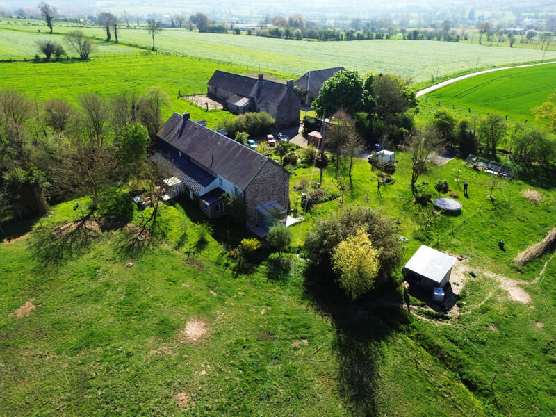 A true haven of peace in the countryside, comprising 5 independent accommodations, perfectly suited for the development of gîtes or seasonal rentals dedicated to ecotourism