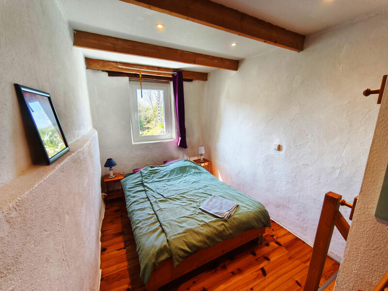 A true haven of peace in the countryside, comprising 5 independent accommodations, perfectly suited for the development of gîtes or seasonal rentals dedicated to ecotourism