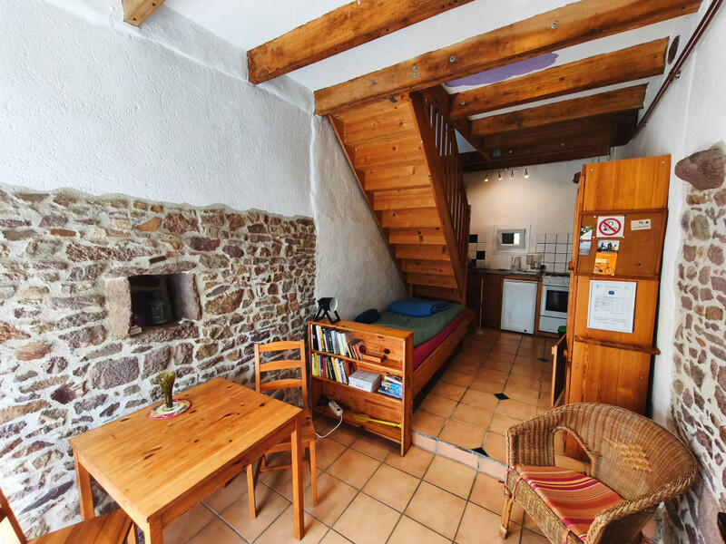 A true haven of peace in the countryside, comprising 5 independent accommodations, perfectly suited for the development of gîtes or seasonal rentals dedicated to ecotourism