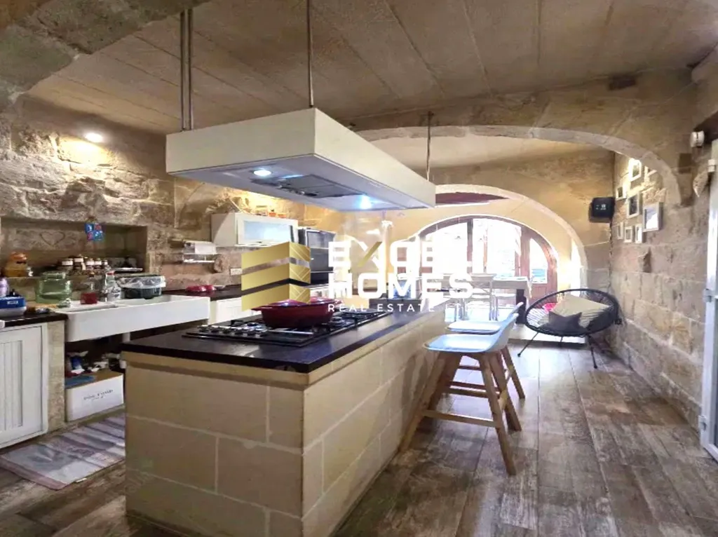 2 bedroom Character House in Siggiewi, Malta – 66177