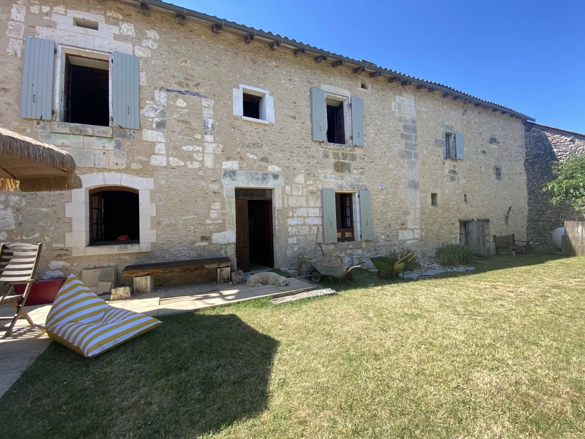 Stone property with outbuilding close to lively town, Aquitaine – France – BVI81235
