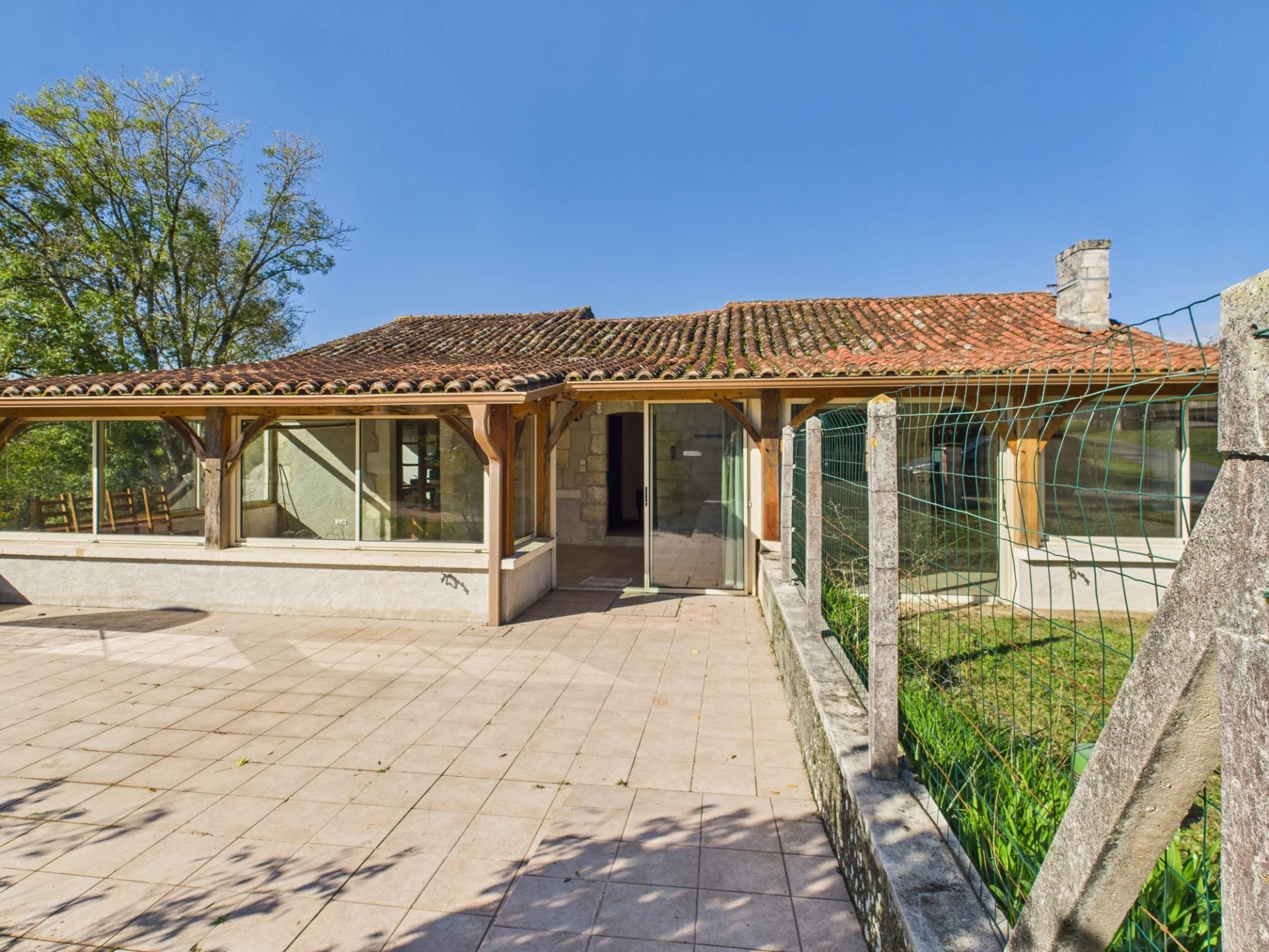 Charming 3 Bedroom House with Outbuildings – Full of Character and Potential, Aquitaine – France – BVI58361