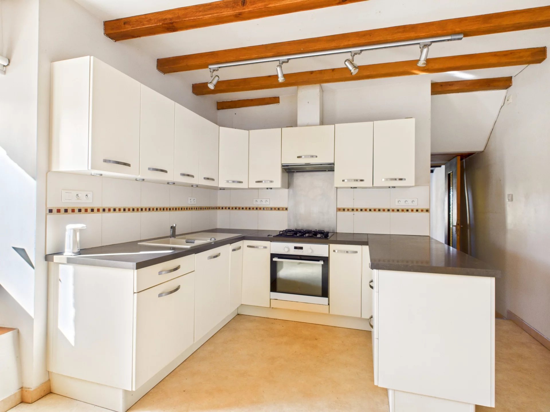 Charming 3 Bedroom House with Outbuildings – Full of Character and Potential, Aquitaine – France – BVI58361