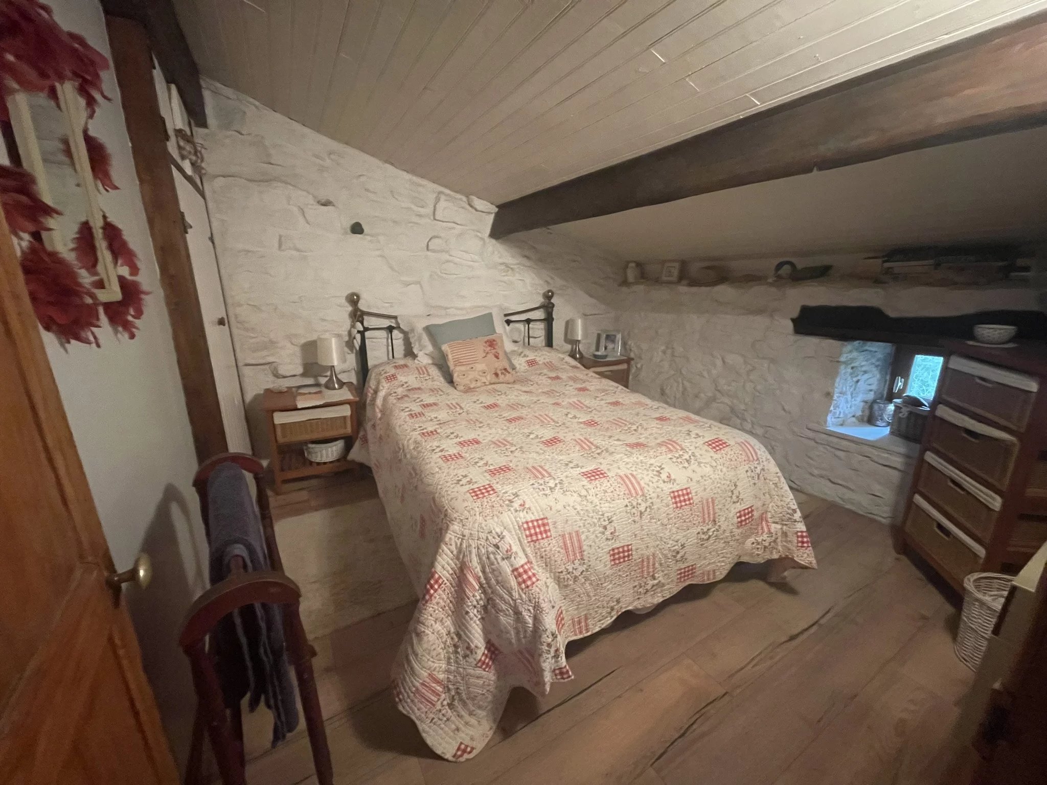 Detached three bedroom house with pool, barn, garden and small woodland, Poitou-Charentes – France – BVI84425