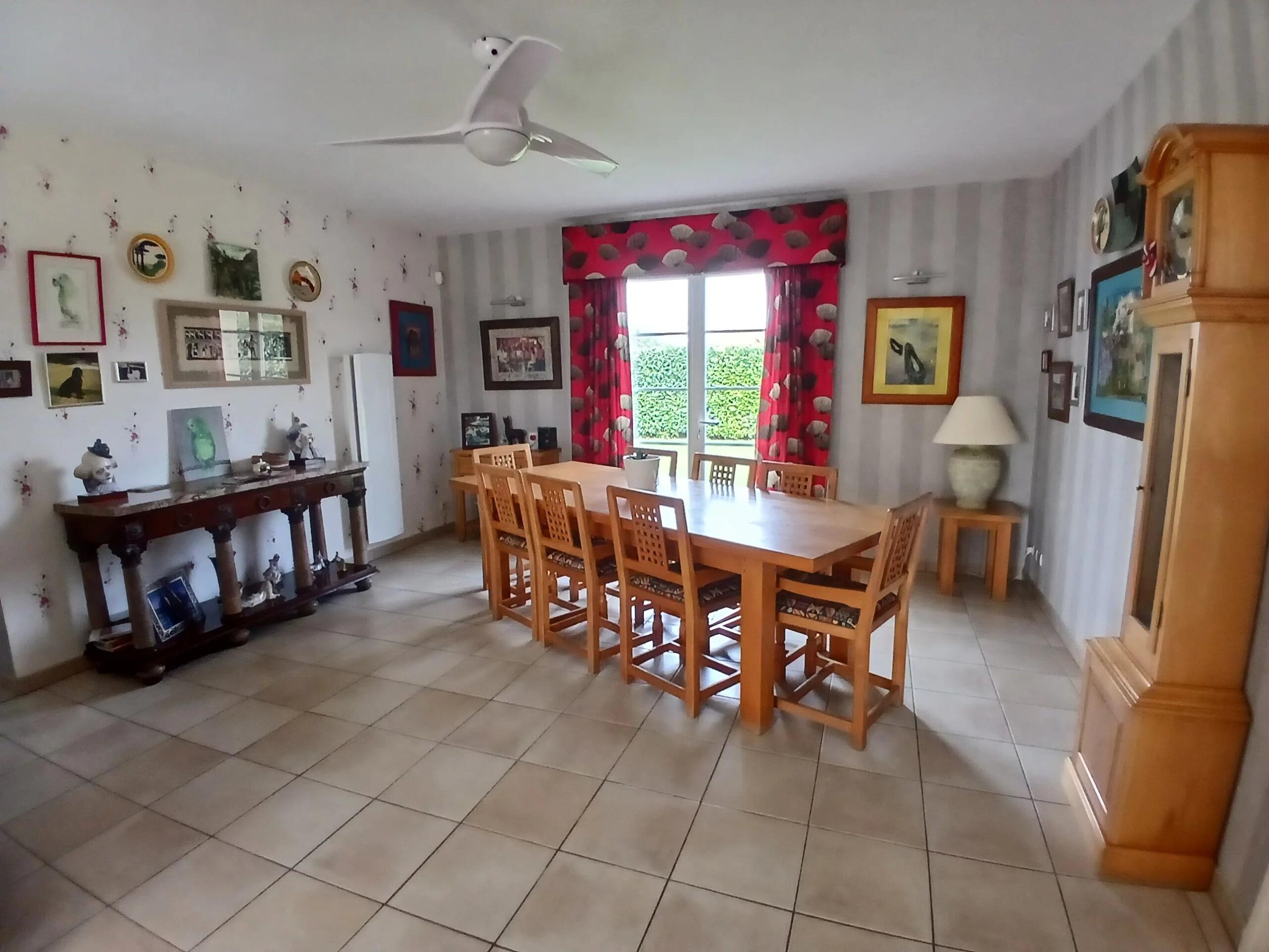 Beautiful, spacious villa with heated swimming pool, Poitou-Charentes – France – BVI84695