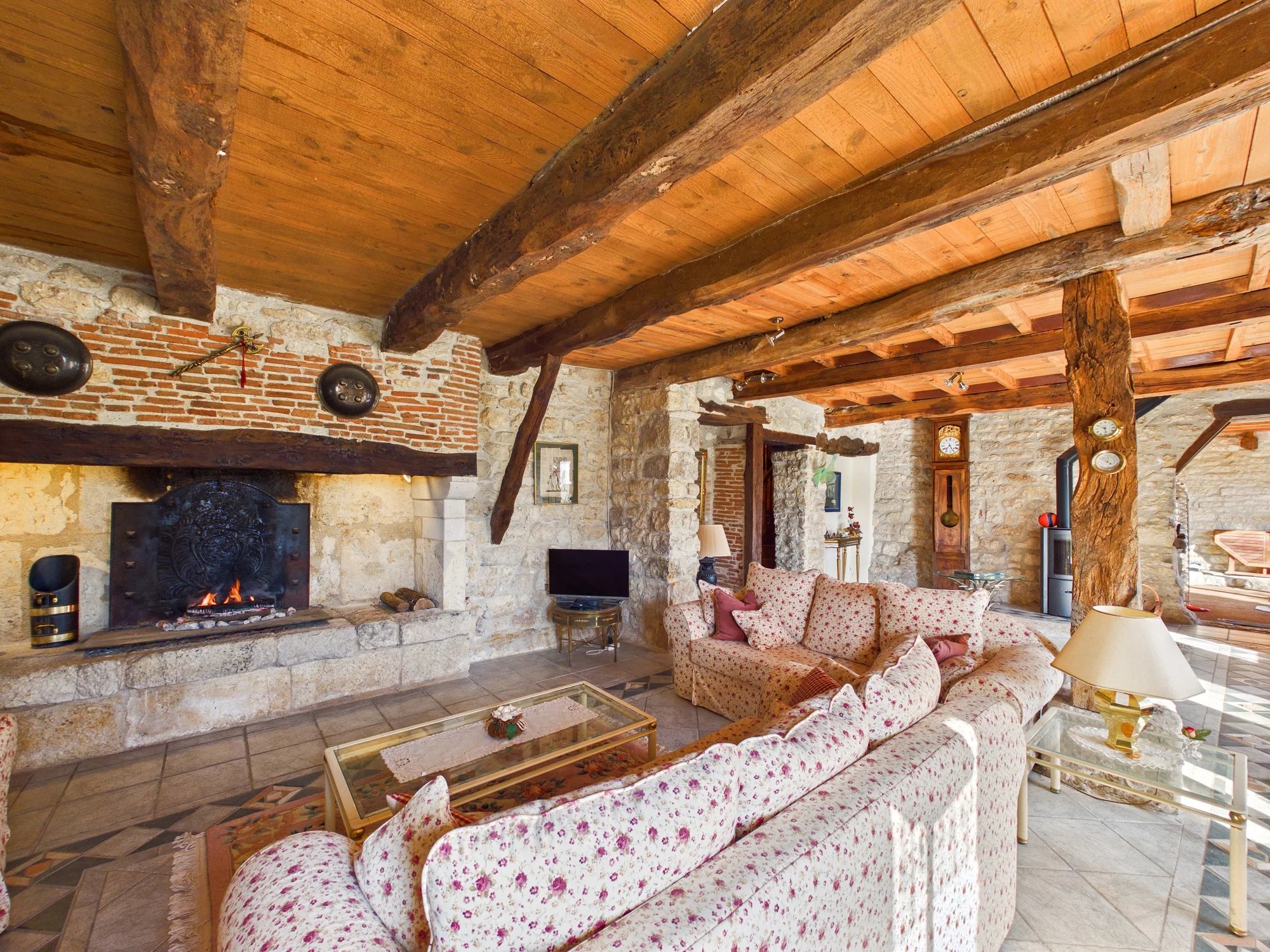 Large stone farmhouse in private location, Midi-Pyrénées – France – BVI84363
